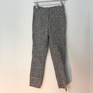 Bodycon pants | office attire | 🖤🤍